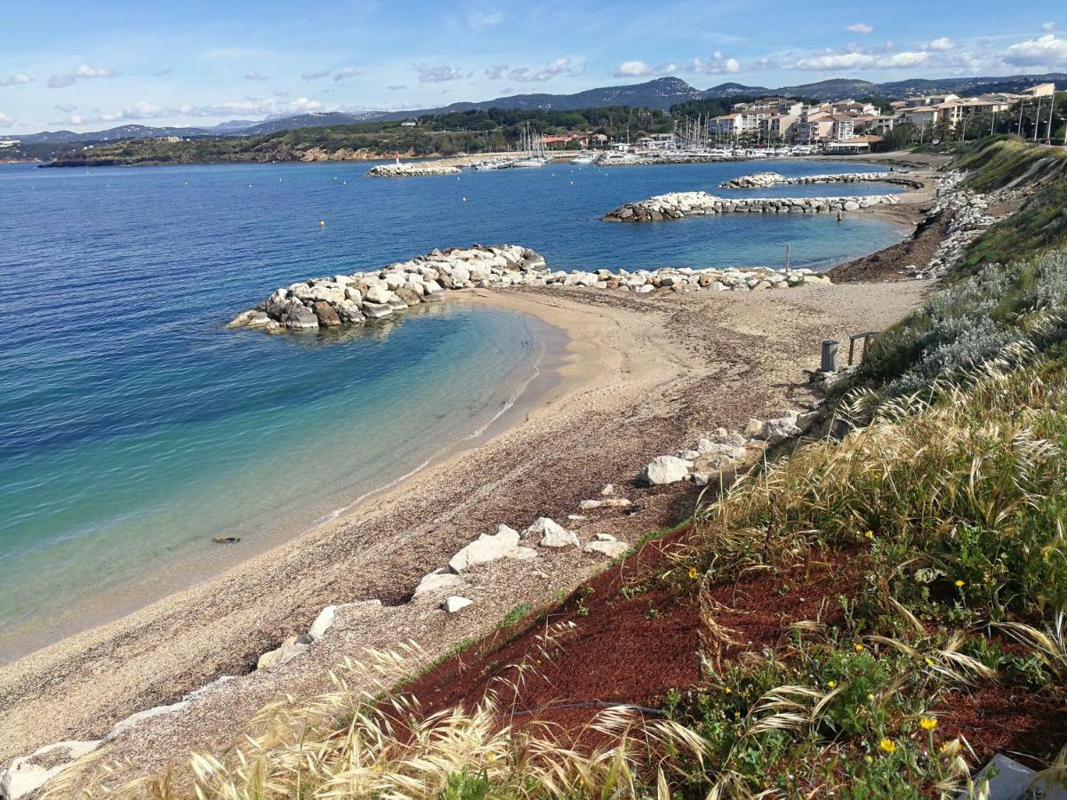 T2 climatisé domaine de la Coudoulière devant la plage, terrasse vue mer au milieu de la pinède au calme sans vis à vis dernier étage Six-Fours-les-Plages Extérieur photo