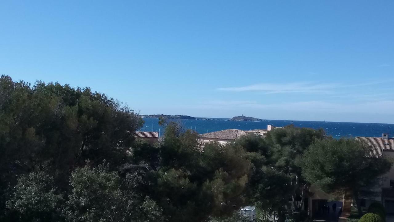 T2 climatisé domaine de la Coudoulière devant la plage, terrasse vue mer au milieu de la pinède au calme sans vis à vis dernier étage Six-Fours-les-Plages Extérieur photo