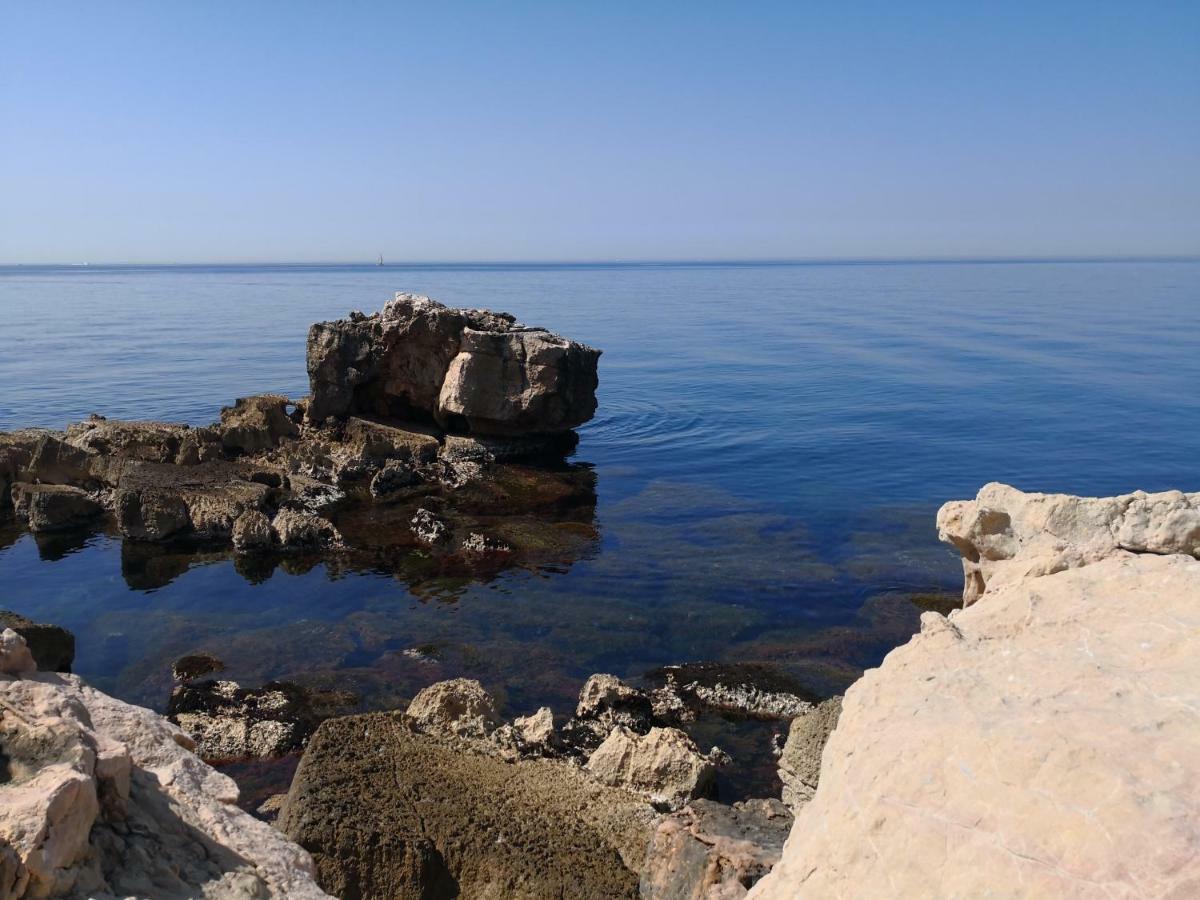 T2 climatisé domaine de la Coudoulière devant la plage, terrasse vue mer au milieu de la pinède au calme sans vis à vis dernier étage Six-Fours-les-Plages Extérieur photo