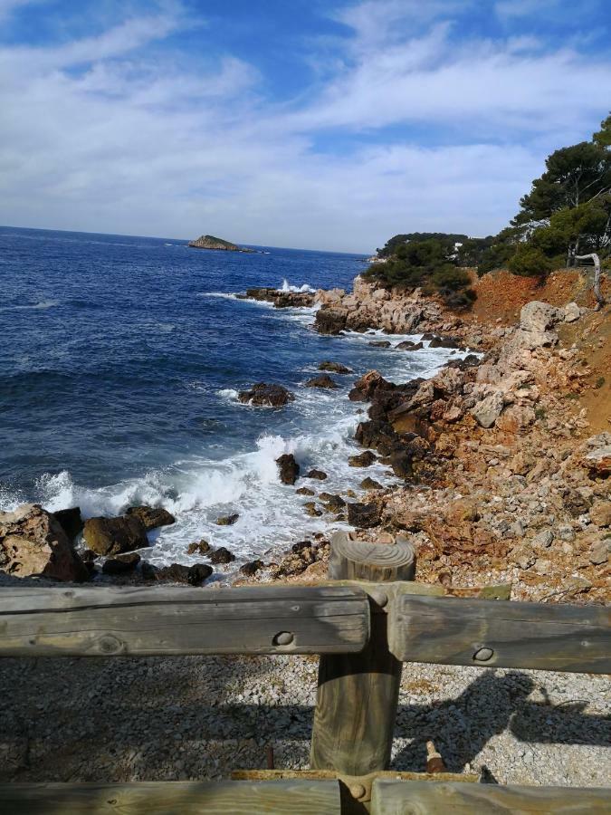 T2 climatisé domaine de la Coudoulière devant la plage, terrasse vue mer au milieu de la pinède au calme sans vis à vis dernier étage Six-Fours-les-Plages Extérieur photo